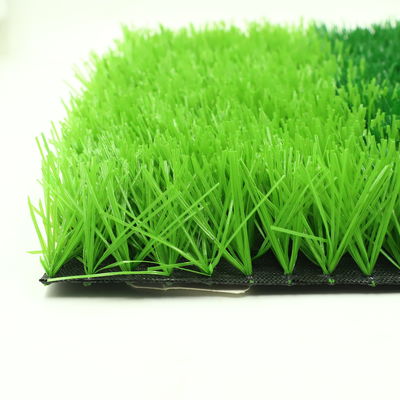 10500 points/m2 Densité Herbe synthétique verte personnalisée pour le terrain de football