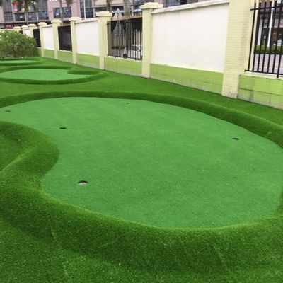 Le golf met du gazon artificiel vert avec un support en latex et en polypropylène