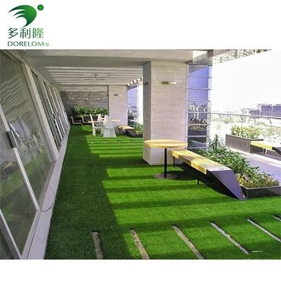 Commercial Traîneau d'herbe artificielle de carrelage de conception d'entrelacement 3/8 pouces Gauge DIY Pet Lawn Mat