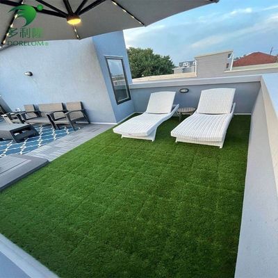 Commercial Traîneau d'herbe artificielle de carrelage de conception d'entrelacement 3/8 pouces Gauge DIY Pet Lawn Mat