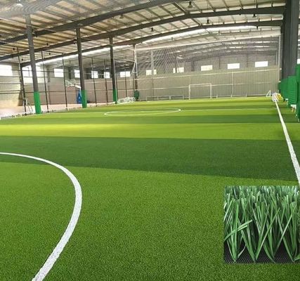 16.5 Taux de couture Plancher de terrain de mini-football en herbe artificielle pour salle de sport