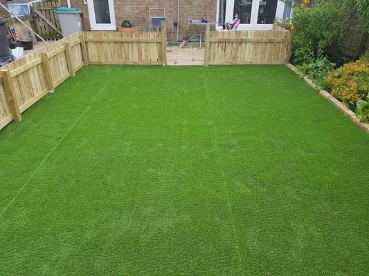 Tapis de gazon synthétique de couleur bleue pour jardin