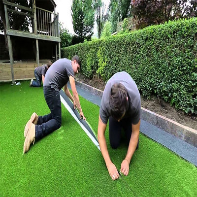 Rouleau de tapis en gazon synthétique de 40 mm vert rouge noir bleu blanc pour la décoration de jardin