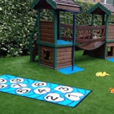 PE PP Support Logo d'herbe artificielle motif de couleur de gazon synthétique tapis de football mini