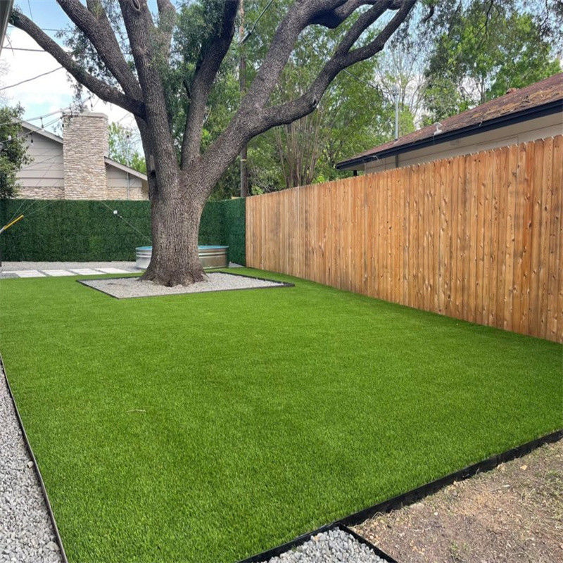 Rouleau de tapis en gazon synthétique de 40 mm vert rouge noir bleu blanc pour la décoration de jardin
